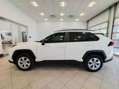 Used 2021 Toyota RAV4 LE AWD/4WD image 6
