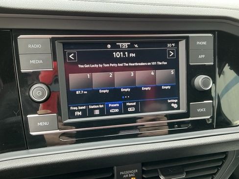 Used 2024 Volkswagen Jetta Sport image 21