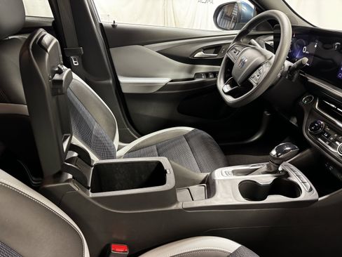 Certified 2025 Buick Envista Preferred FWD image 33