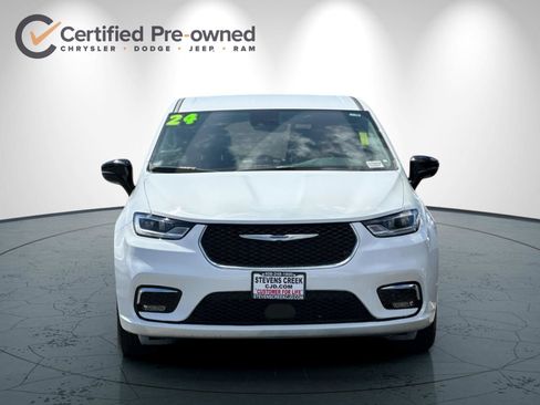 Used 2024 Chrysler Pacifica Touring-L FWD image 9