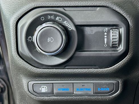 Used 2023 Jeep Wrangler Unlimited w/ Cold Weather Group image 16