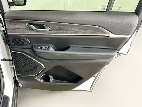 Used 2022 Jeep Grand Cherokee L Limited image 32