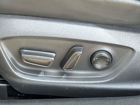 Used 2019 Toyota Camry SE image 18