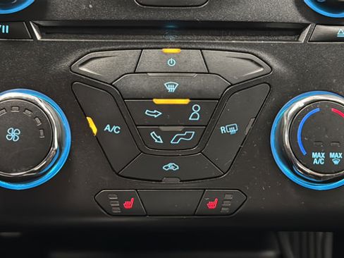 Used 2017 Ford Fusion SE FWD image 18