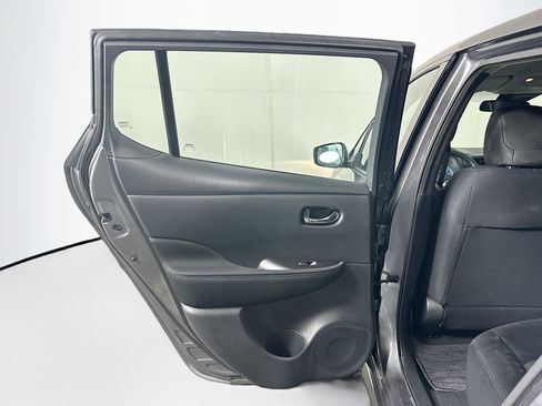 Used 2023 Nissan Leaf S image 25