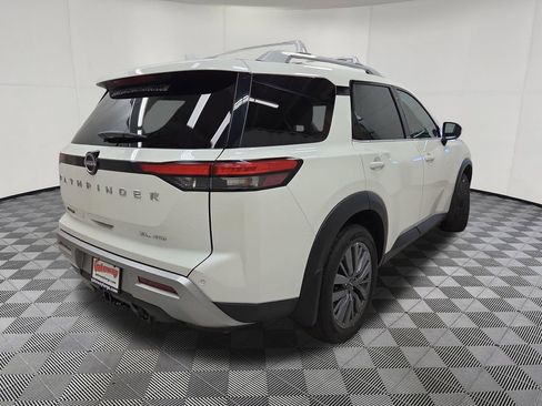 Used 2024 Nissan Pathfinder SL w/ SL Premium Package AWD/4WD image 4