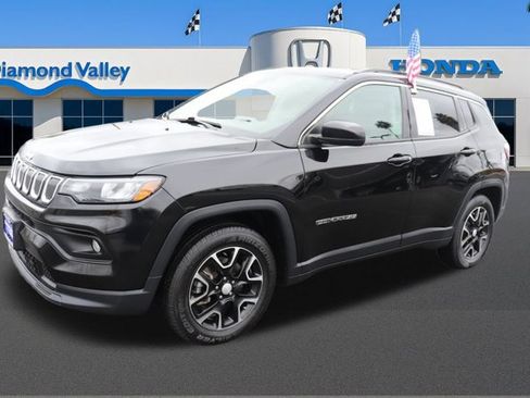 Used 2022 Jeep Compass Latitude image 3