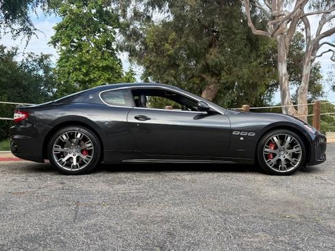 Used 2018 Maserati GranTurismo Sport RWD image 2