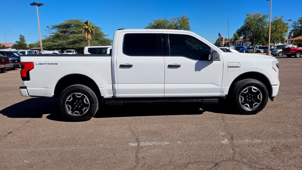 Used 2022 Ford F150 Lightning XLT AWD/4WD image 12