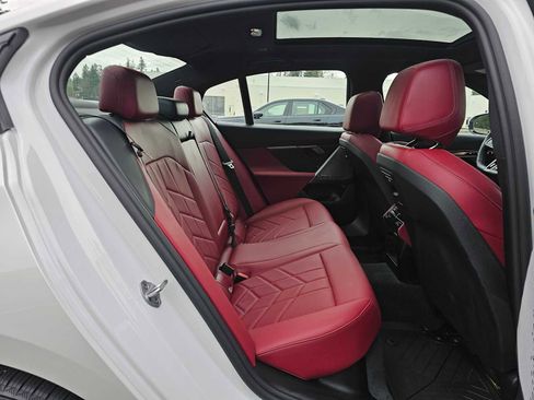 Used 2026 BMW 550e xDrive 550e xDrive image 12