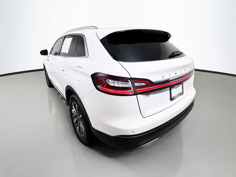 Used 2022 Lincoln Nautilus FWD w/ Premium Package image 8