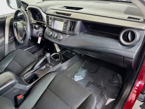 Used 2018 Toyota RAV4 LE image 29