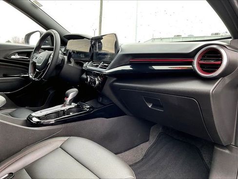 Used 2024 Chevrolet Trax RS w/ Sunroof Package image 14