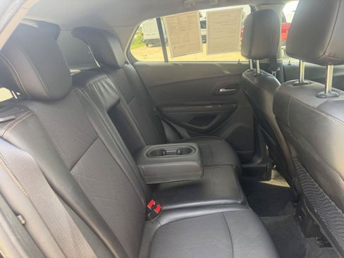 Used 2018 Chevrolet Trax LT w/ LT Convenience Package FWD image 25