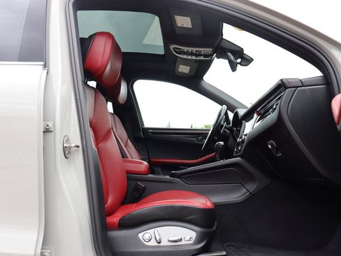 Used 2023 Porsche Macan Turbo AWD/4WD image 20
