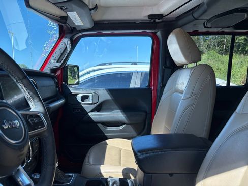 Used 2019 Jeep Wrangler Unlimited Sahara AWD/4WD image 7