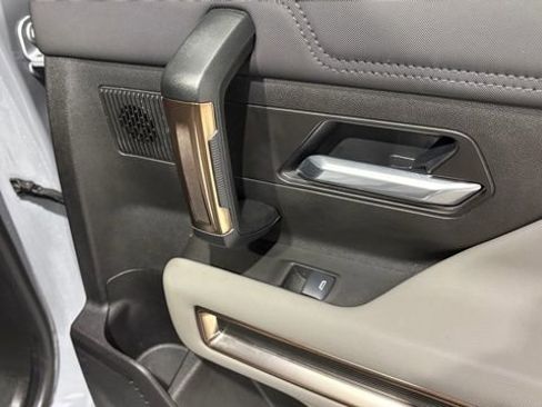 Used 2025 GMC Hummer EV 2X image 27