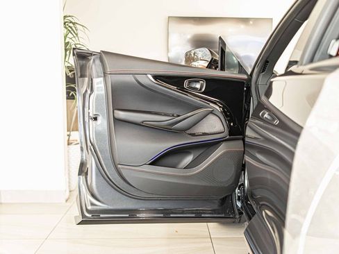 New 2026 Aston Martin DBX 707 image 31