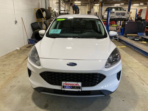 Used 2021 Ford Escape SE image 2