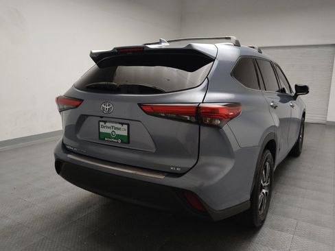 Used 2022 Toyota Highlander XLE FWD image 7