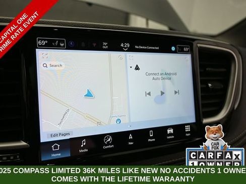 Used 2025 Chrysler Pacifica Limited FWD image 34