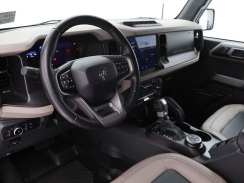 Used 2023 Ford Bronco Wildtrak image 16