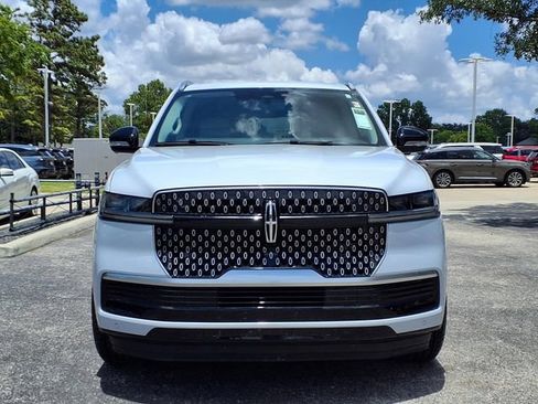 New 2026 Lincoln Navigator Premiere AWD/4WD image 3