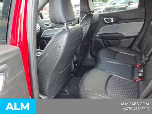 Used 2025 Jeep Compass Latitude AWD/4WD image 8