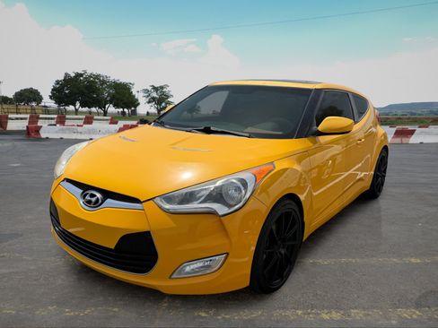 Used 2013 Hyundai Veloster w/ Style Pkg FWD image 5