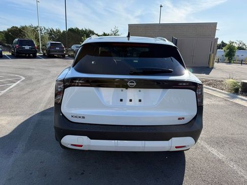 Used 2026 Nissan Kicks SR w/ SR Premium Package FWD image 5