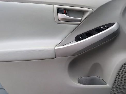 Used 2015 Toyota Prius Four image 21