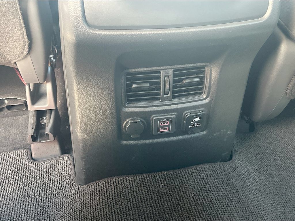 Used 2024 Nissan Titan SV w/ SV Convenience Package AWD/4WD image 25