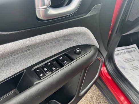 Used 2025 Jeep Compass Latitude image 12