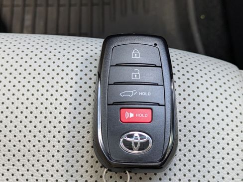 Used 2025 Toyota Grand Highlander AWD Hybrid image 29