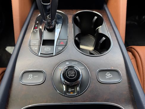 Used 2023 Bentley Bentayga AWD/4WD image 90