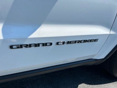 Used 2019 Jeep Grand Cherokee Limited AWD/4WD image 37