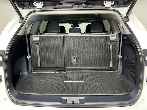 Used 2023 Toyota Highlander XLE AWD/4WD image 22