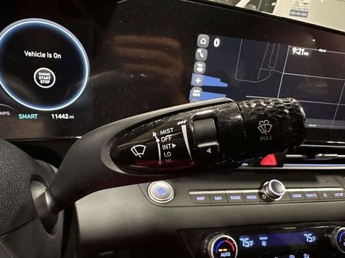 Used 2024 Hyundai Elantra SEL image 34