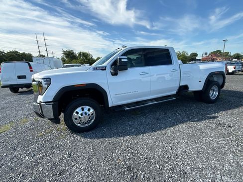 New 2026 GMC Sierra 3500 SLT w/ SLT Premium Package AWD/4WD image 2
