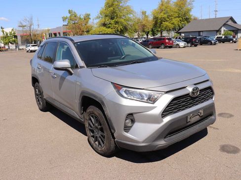 Certified 2019 Toyota RAV4 XLE AWD/4WD image 3