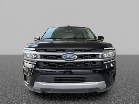Used 2023 Ford Expedition XLT RWD image 2