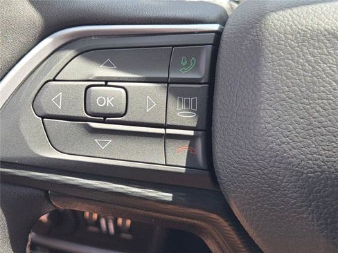 New 2025 Jeep Grand Cherokee Altitude image 33