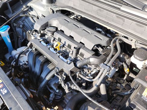 Used 2025 Hyundai Venue SEL FWD image 10