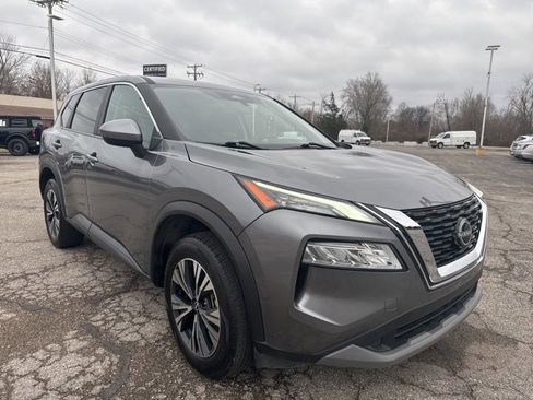 Used 2023 Nissan Rogue SV image 3