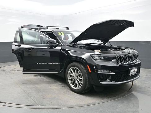 Used 2023 Jeep Grand Cherokee Summit AWD/4WD image 44
