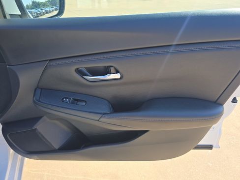 Used 2024 Nissan Sentra SV FWD image 14