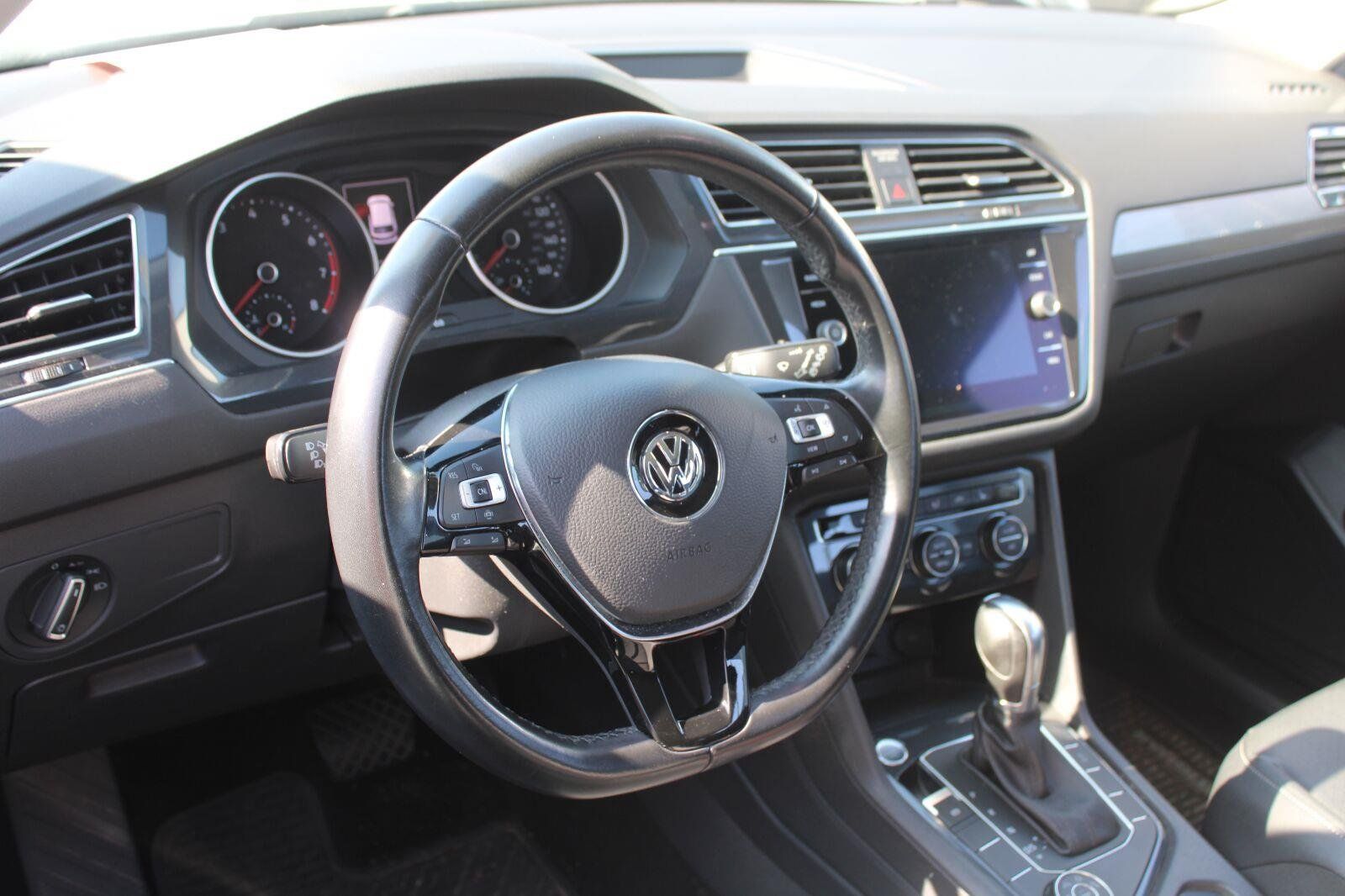 Used 2019 Volkswagen Tiguan SE w/ Panoramic Sunroof Package AWD/4WD image 9