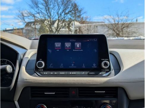 Used 2023 Nissan Rogue SV AWD/4WD image 19