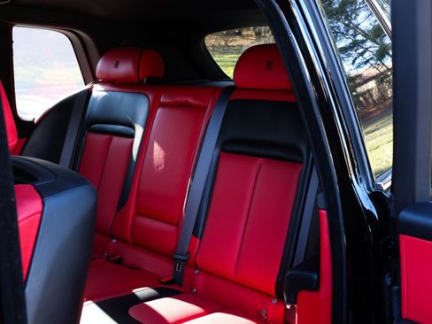 Used 2022 Rolls-Royce Cullinan w/ Interior Detailing Package image 4