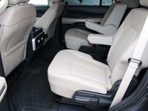 Used 2024 Ford Expedition Limited image 11